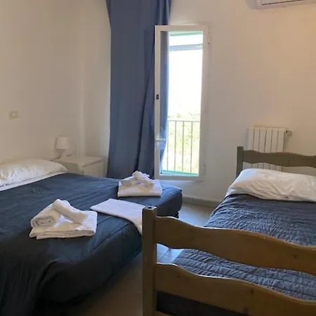 La Cueva Del Faro Inn *